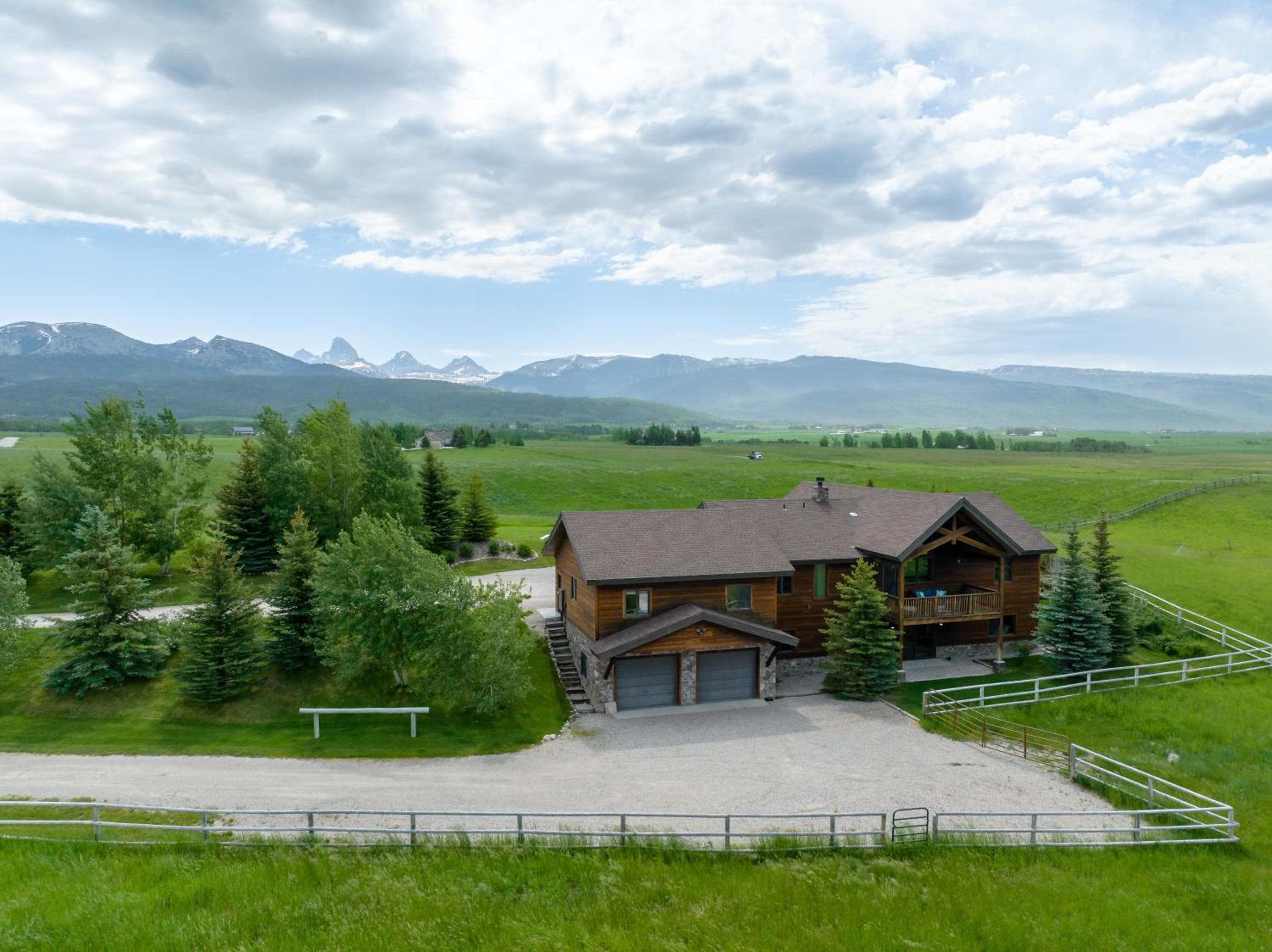 Teton Melody by KABINO Partial Air Conditioning Hot Tub FirePit Foosball Telescope Games WiFi Grill Mtn Views