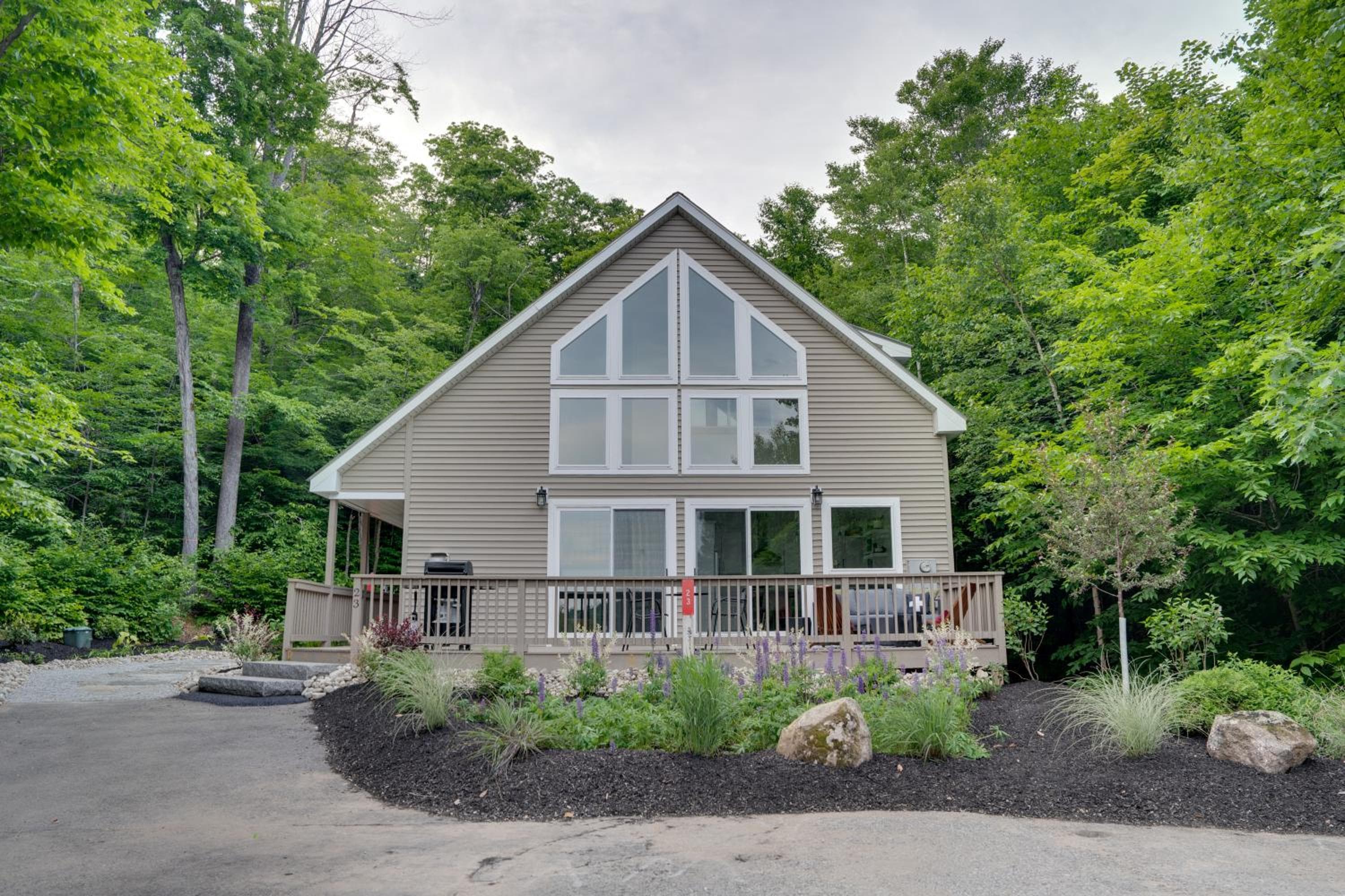 '"Luxury Mountain Getaway'" Sauna, Hot Tub, Massage Chair, Pool Table